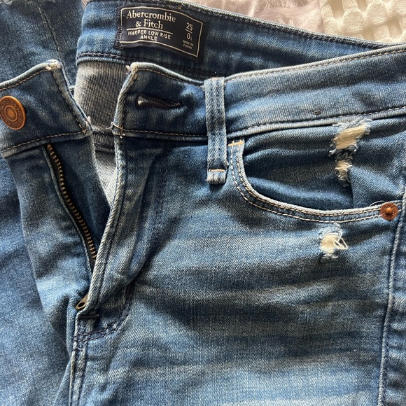 Abercrombie & Fitch Harper Low Rise Ankle Jean - Picture 3 of 3